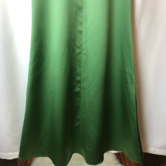 David’s Bridal Clover Green Strapless Satin Dress - Size 4 - Picture 12 of 15